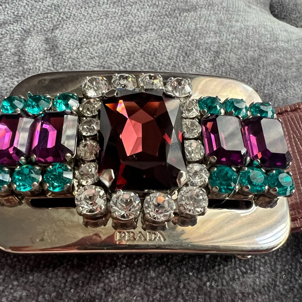 Auth. PRADA metallic dust pink leather belt with stone buckle, new without tags - Picture 2 of 13